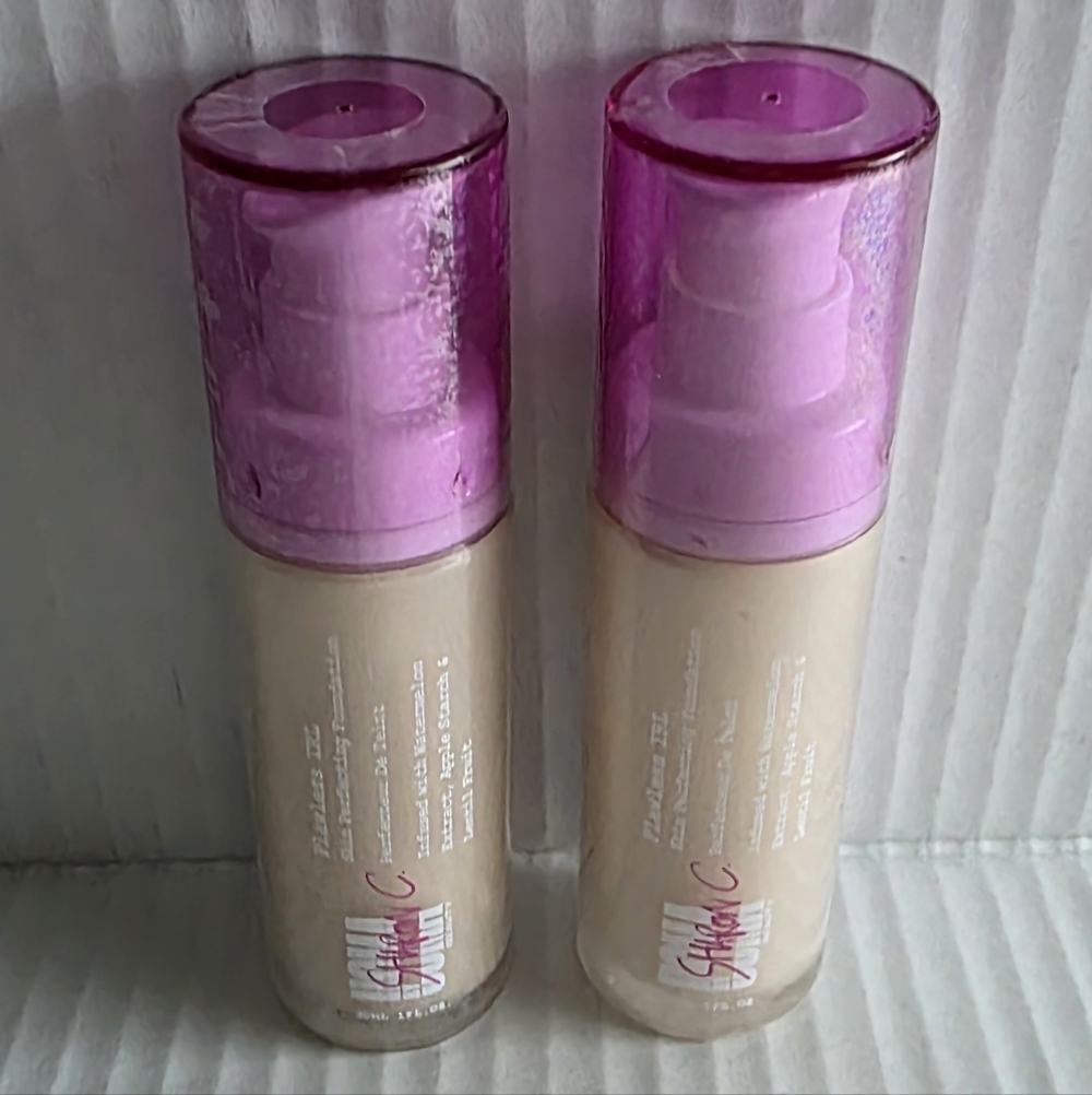 Glam Foundation with Vibrant Pink Cap